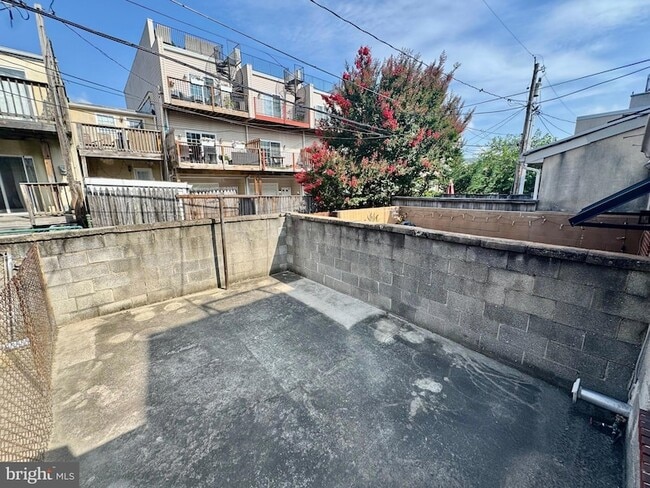 Building Photo - 1356 Towson St