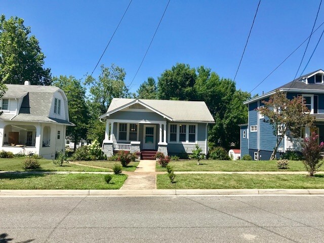 Building Photo - 306 Oakridge Blvd