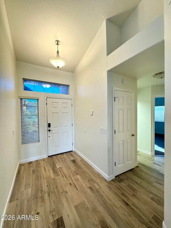 Building Photo - 830 N Granada Dr