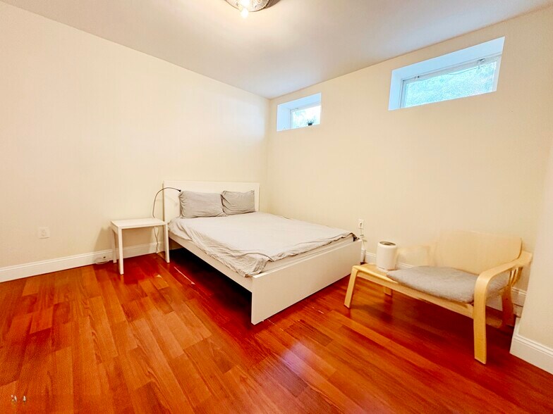 Building Photo - 184 Saint Paul St