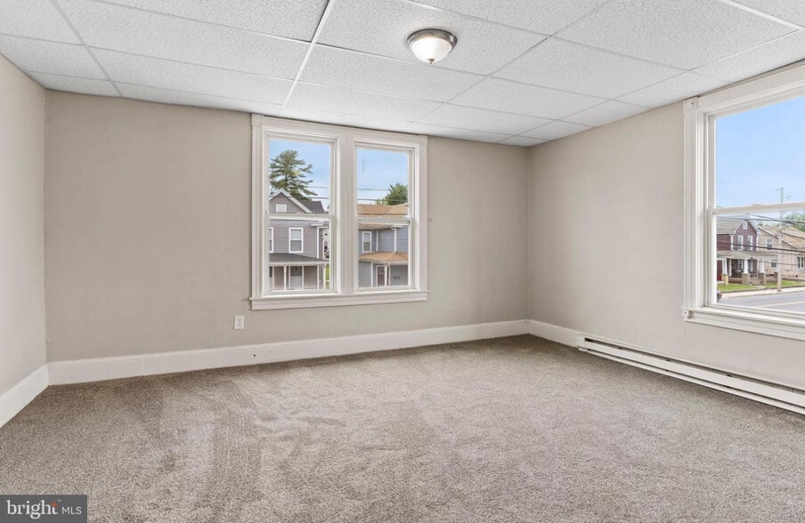 Large bedroom - 207 N Queen St