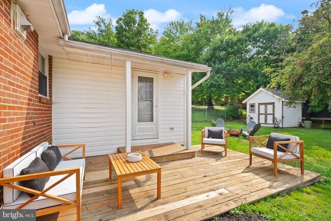 Building Photo - 6206 Hillview Ave