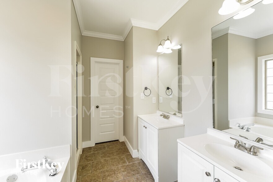 Building Photo - 15 Field Ln