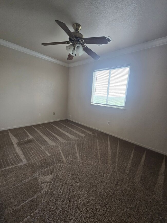 Building Photo - Spacious 2 Story 4 BR 2.5 BA Available Now