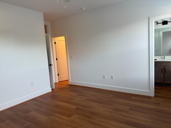 Building Photo - 909 Bainbridge St