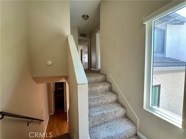 Building Photo - 594 W Huntington Dr