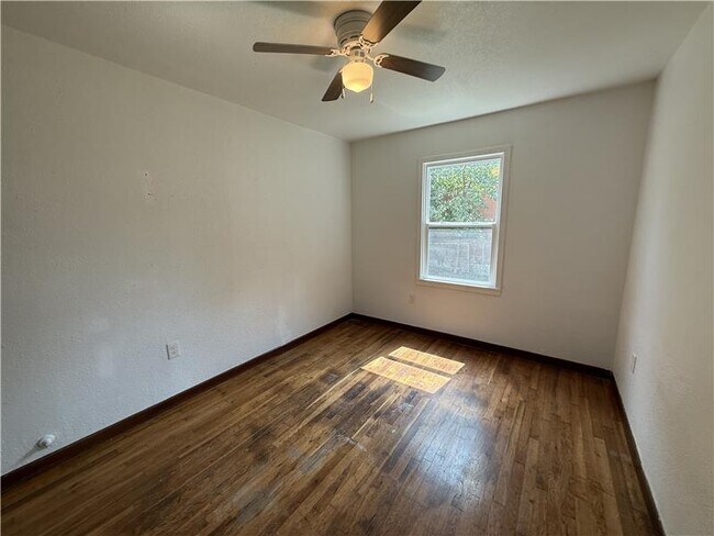 Building Photo - 1004 S 3rd St