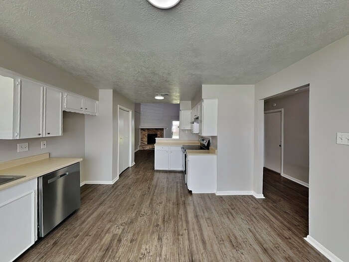 Building Photo - 16830 S Lighthouse Dr
