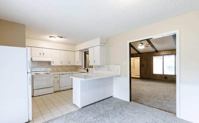 Building Photo - 3406 65th Dr