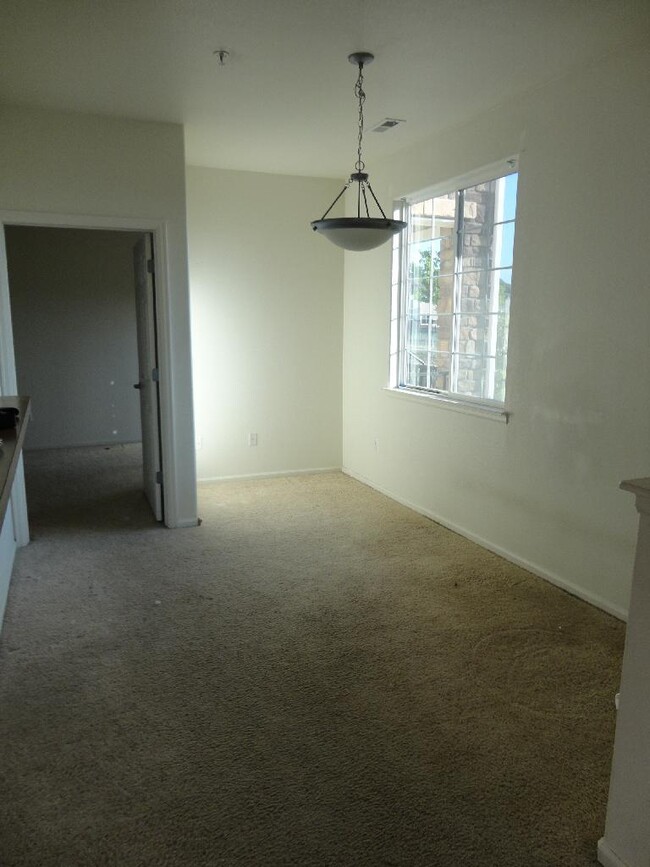 Building Photo - Beautiful 2BR/2BA Condo in Parkfield Lake!...