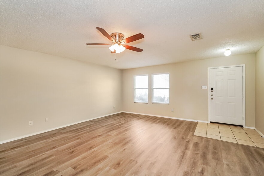 Building Photo - 541 Magdalen Ave