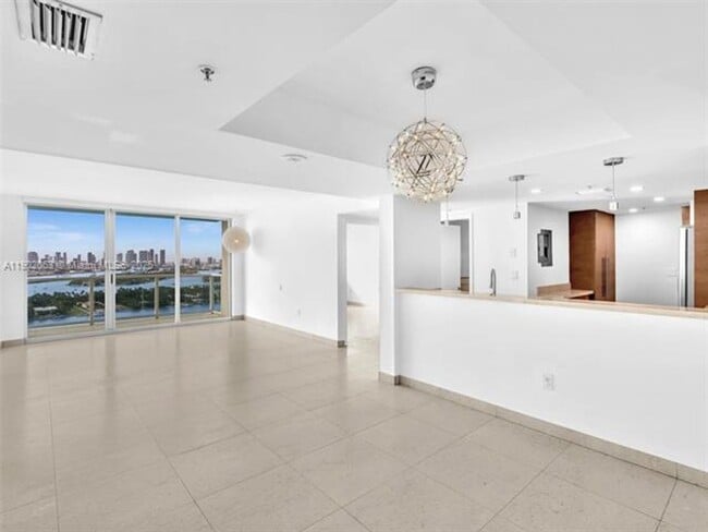 Building Photo - 650 West Ave