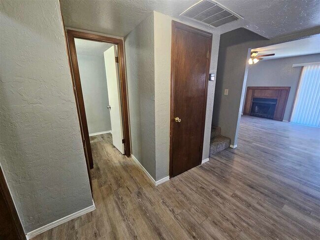 Building Photo - 4032 NW Ozmun Ave