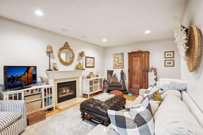 Building Photo - 4237 Ottawa Ave S