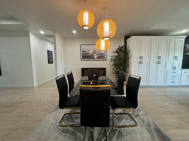 Building Photo - 6129 Lago Grande Dr
