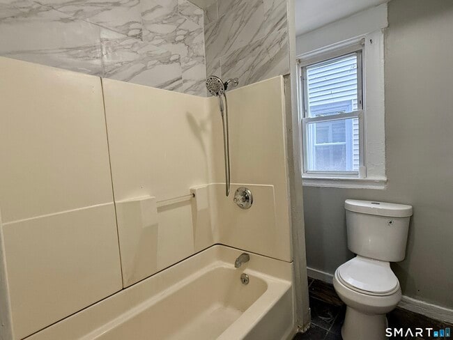 Building Photo - 585 Winchester Ave