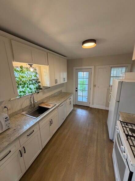 Building Photo - 1555 32nd St