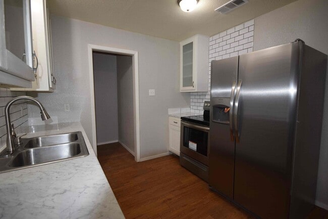 Building Photo - 3 bedroom, 2 bathroom home situated on a full acre in Gatesville with additional storage!