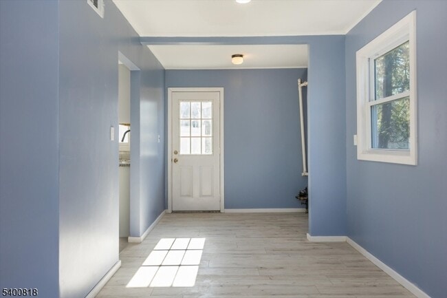 Building Photo - 1 Pine Ct