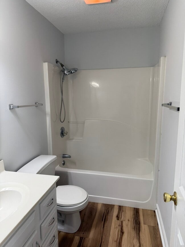 Building Photo - Neighborhood Home