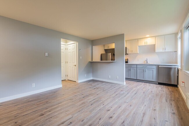 Building Photo - Charming Ballard  Daylight One Bedroom Plu...