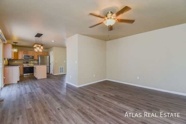 Building Photo - 8647 Silver Glen Dr