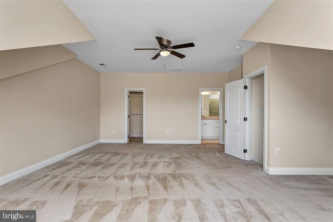Building Photo - 5053 Donovan Dr