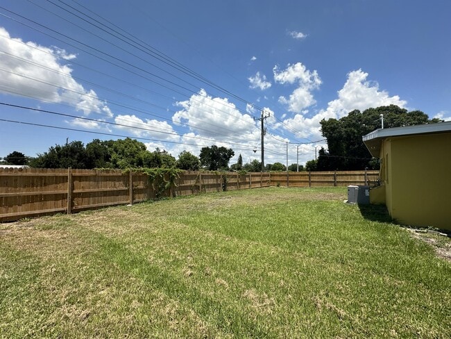 Building Photo - 3335 Dudley St