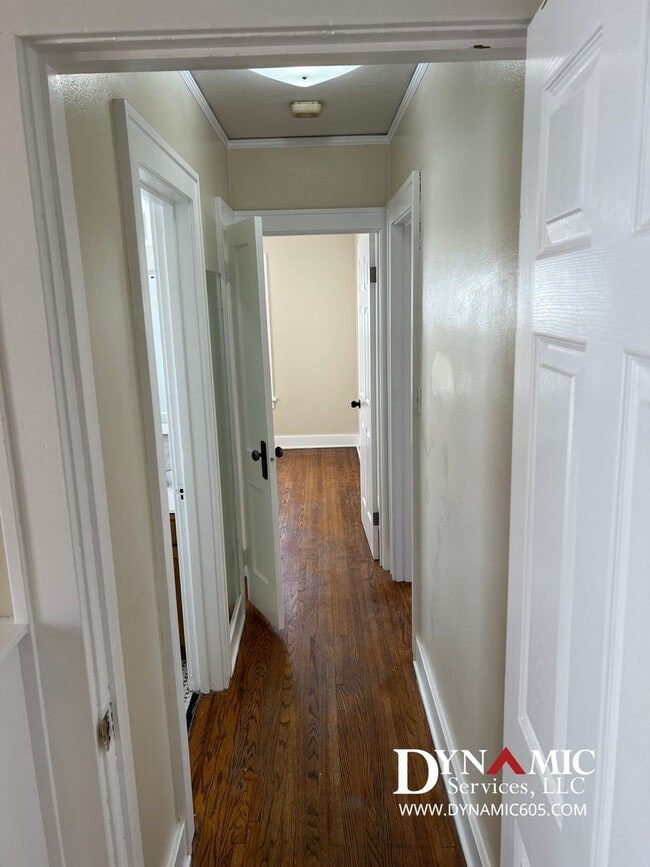 Building Photo - Updated 4+ Bedroom, 2 Bathroom House with Garage and Fenced Backyard