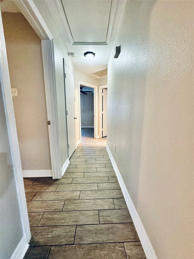 Building Photo - 21604 Horseshoe Dr