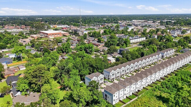 Building Photo - 5305 Donovan Gdns Ln