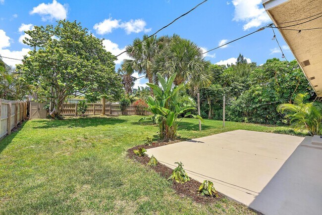 Building Photo - 2559 Conroy Dr