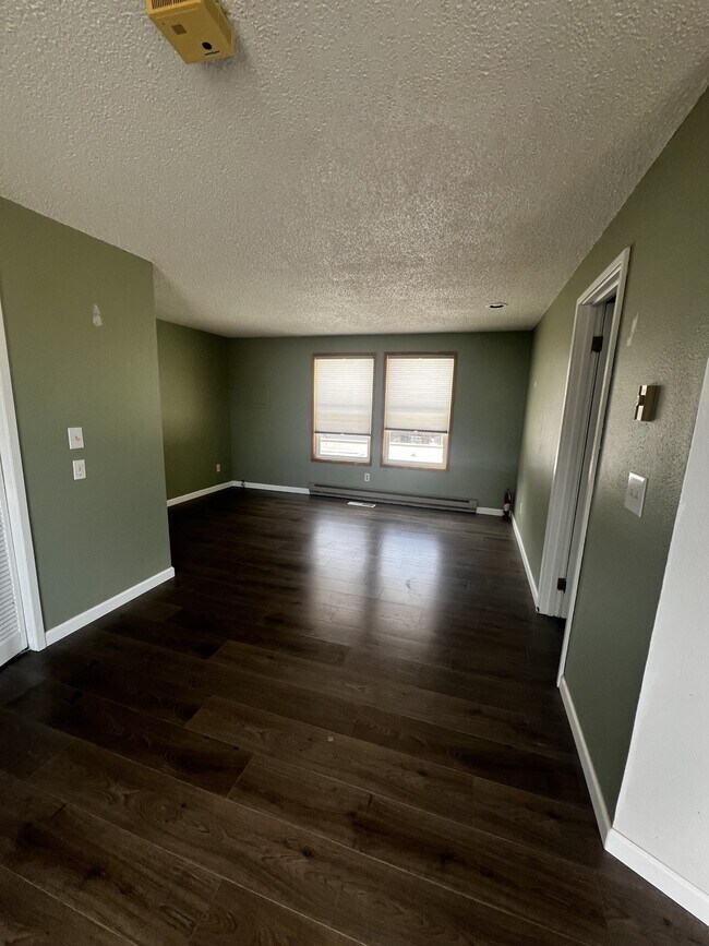 Building Photo - 146 Hawthorn Ln