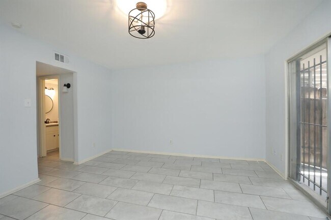 Building Photo - 8202 Fondren Rd