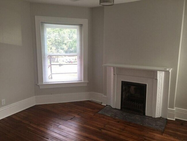 Building Photo - 1131