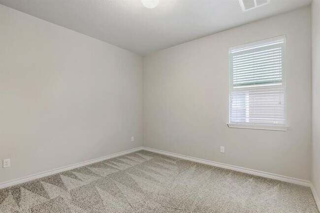 Building Photo - 173 Flexus Ln