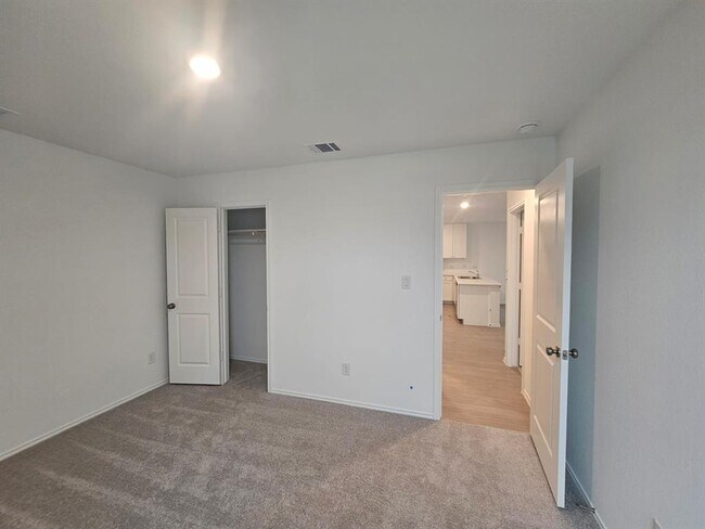 Building Photo - 2329 Silvercloud Dr