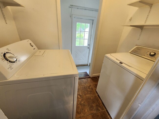 Building Photo - AMAZING 1 Level Columbia, TN Charmer!
