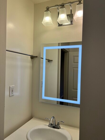 Building Photo - 1437 Plumas St