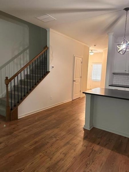 Building Photo - 5635 Parkview Ln