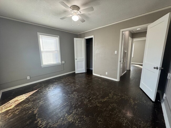 Building Photo - Adorable two bedroom one bathroom home loc...