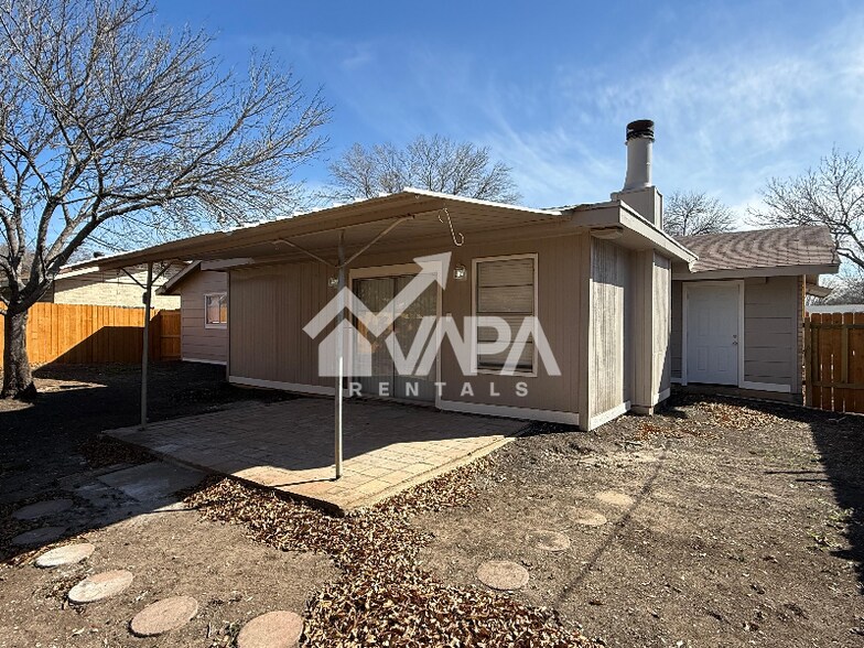 Building Photo - 13535 Coleridge St