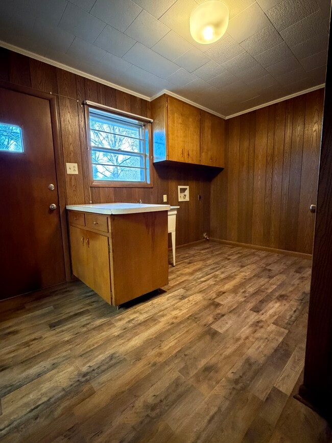 Building Photo - 518 5th St