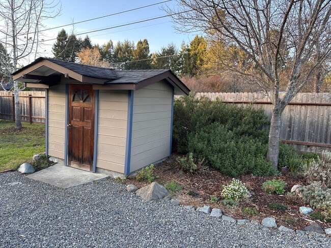 Building Photo - Sunny Fieldbrook 2 Bedroom House – Cat Friendly