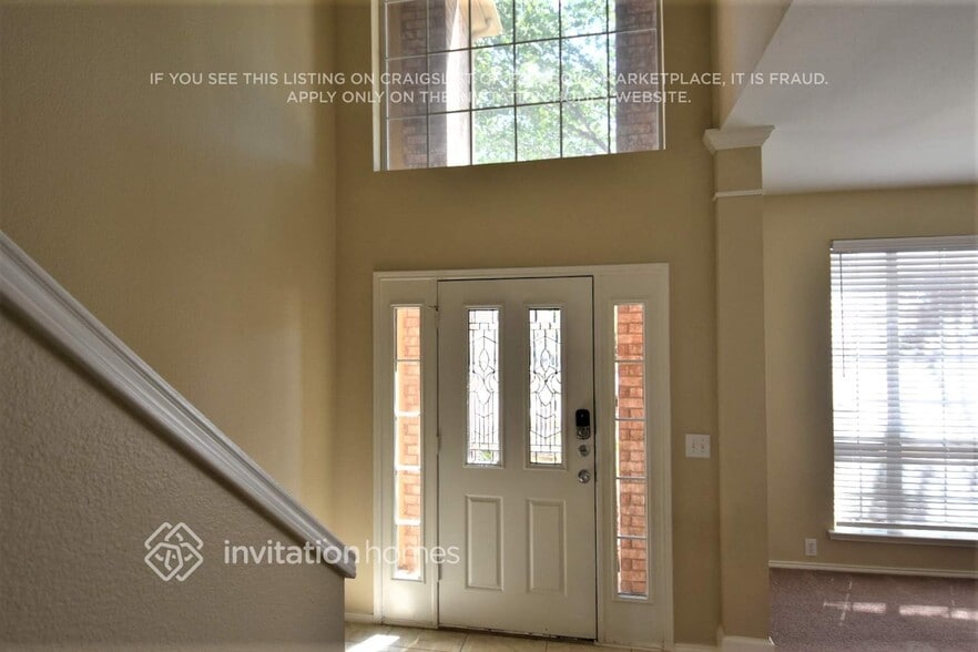 Building Photo - 10113 Pear St