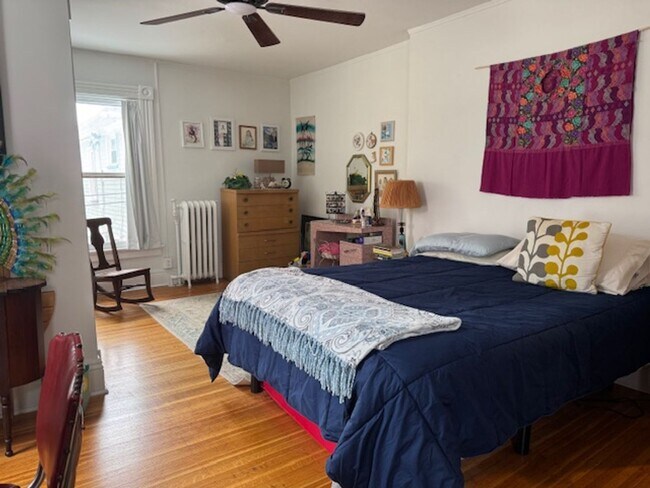 Building Photo - 775 University Ave