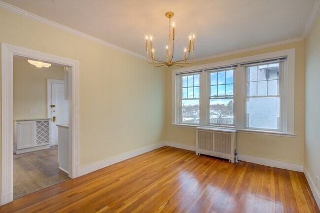 Building Photo - 321 Tappan St