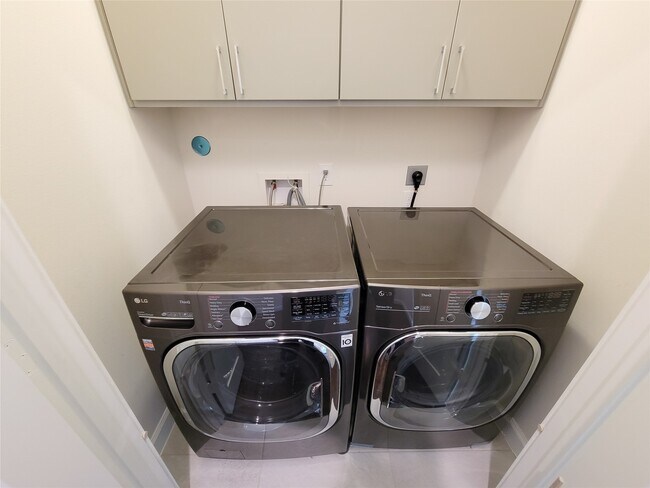 Building Photo - 845 Fisher St