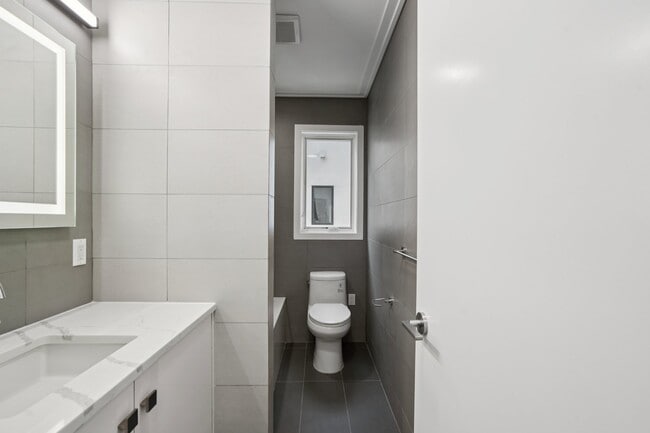 Building Photo - 714 Undercliff Ave