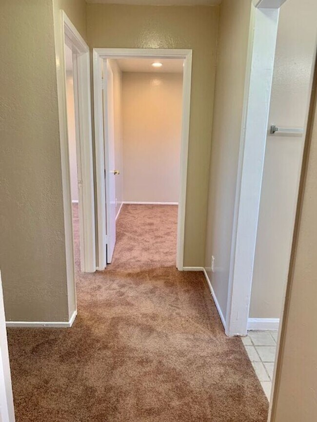 Building Photo - 4 bed 1.5 bath House in Richmond -- AVAILABLE NOW !!